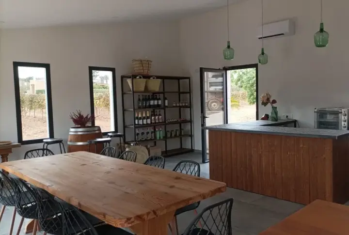 Visita guiada al celler Sebastià Pastor, cata de 4 vinos y picada de productos mallorquines