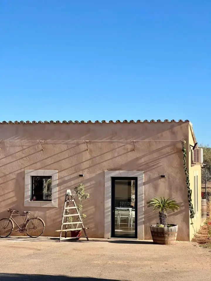 Visita guiada al celler Sebastià Pastor, cata de 4 vinos y picada de productos mallorquines
