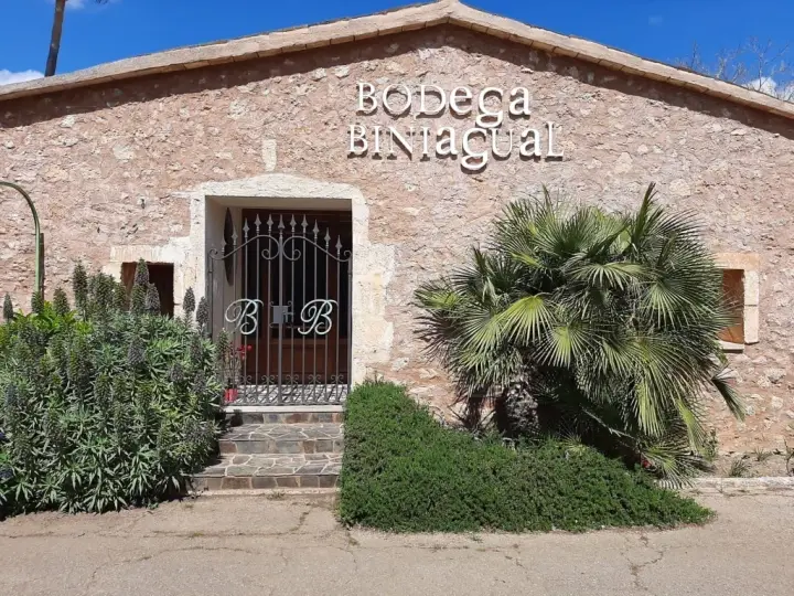 Vinoteca Biniagual